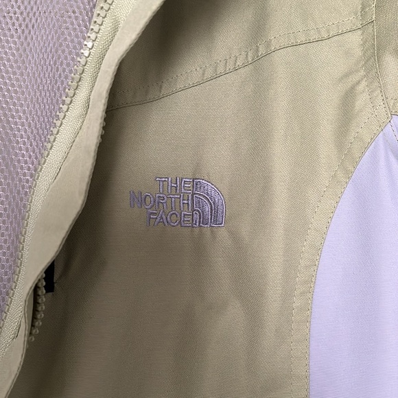 North Face Summit Series Women’s Full-Zip Ski or Snow Jacket - Picture 3 of 8